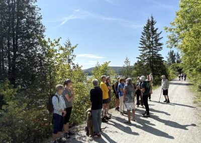 Participants à la promenade historique du village de Cascades /

Participants at Cascades Village Historical Walk