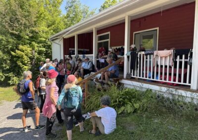 Participants à la promenade historique du village de Cascades /

Participants at Cascades Village Historical Walk