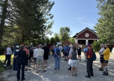 Participants à la promenade historique du village de Cascades /

Participants at Cascades Village Historical Walk